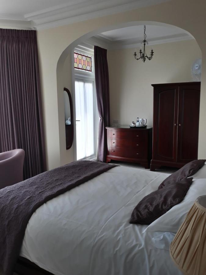 Breakers Bed And Breakfast อีสต์บอร์น ภายนอก รูปภาพ