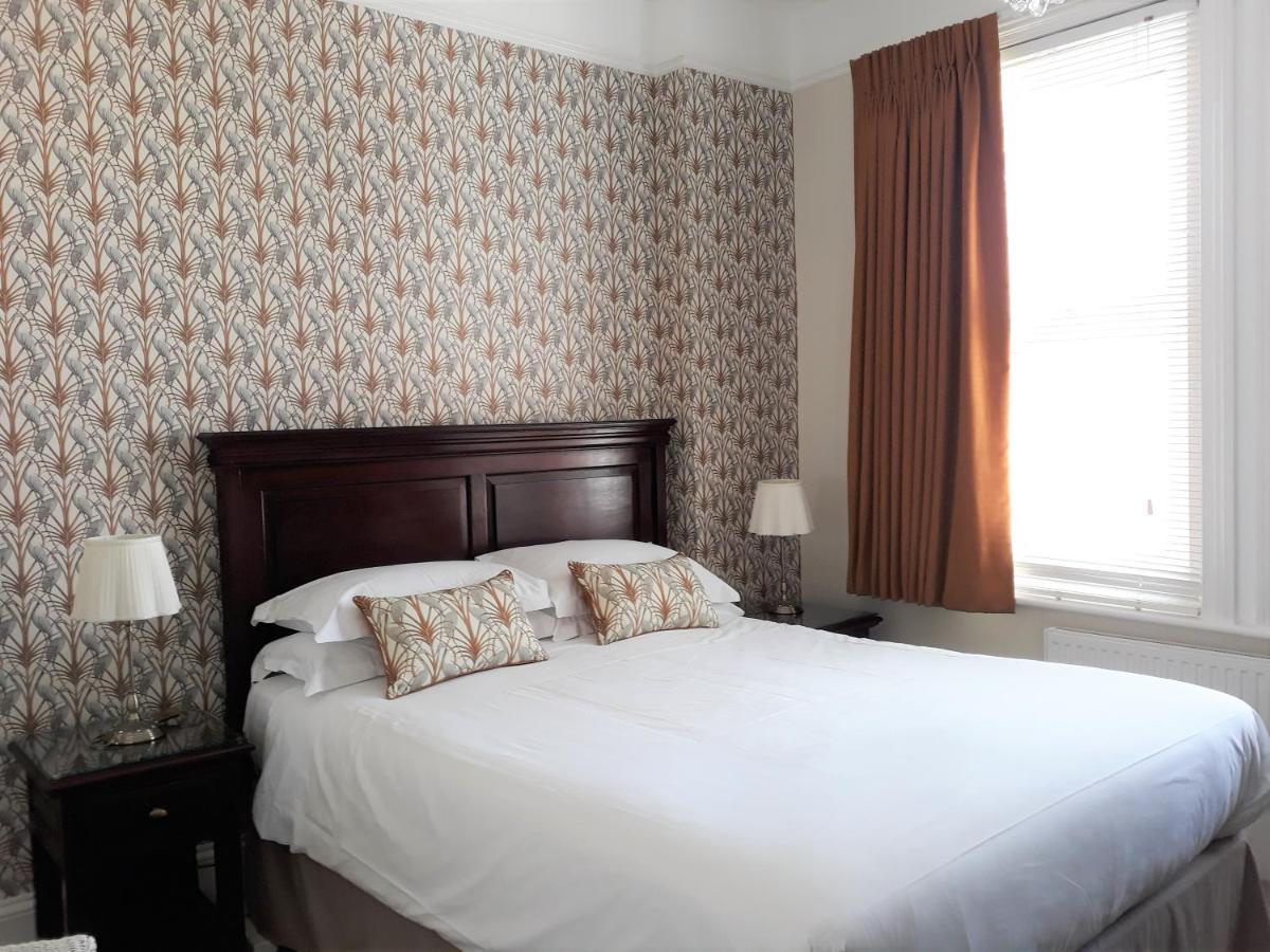 Breakers Bed And Breakfast อีสต์บอร์น ภายนอก รูปภาพ
