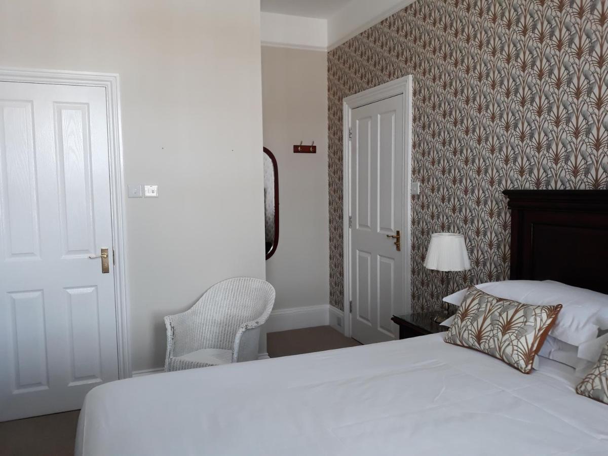 Breakers Bed And Breakfast อีสต์บอร์น ภายนอก รูปภาพ