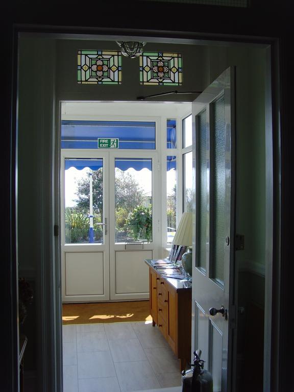 Breakers Bed And Breakfast อีสต์บอร์น ภายนอก รูปภาพ