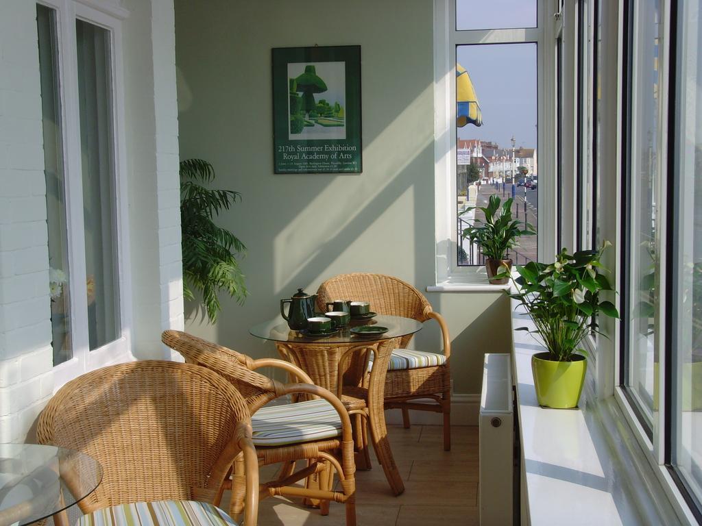 Breakers Bed And Breakfast อีสต์บอร์น ภายนอก รูปภาพ