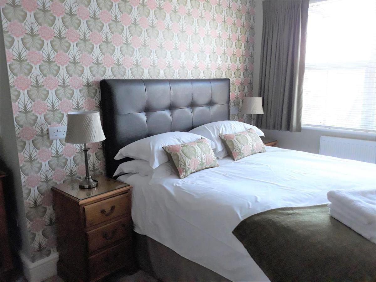 Breakers Bed And Breakfast อีสต์บอร์น ภายนอก รูปภาพ