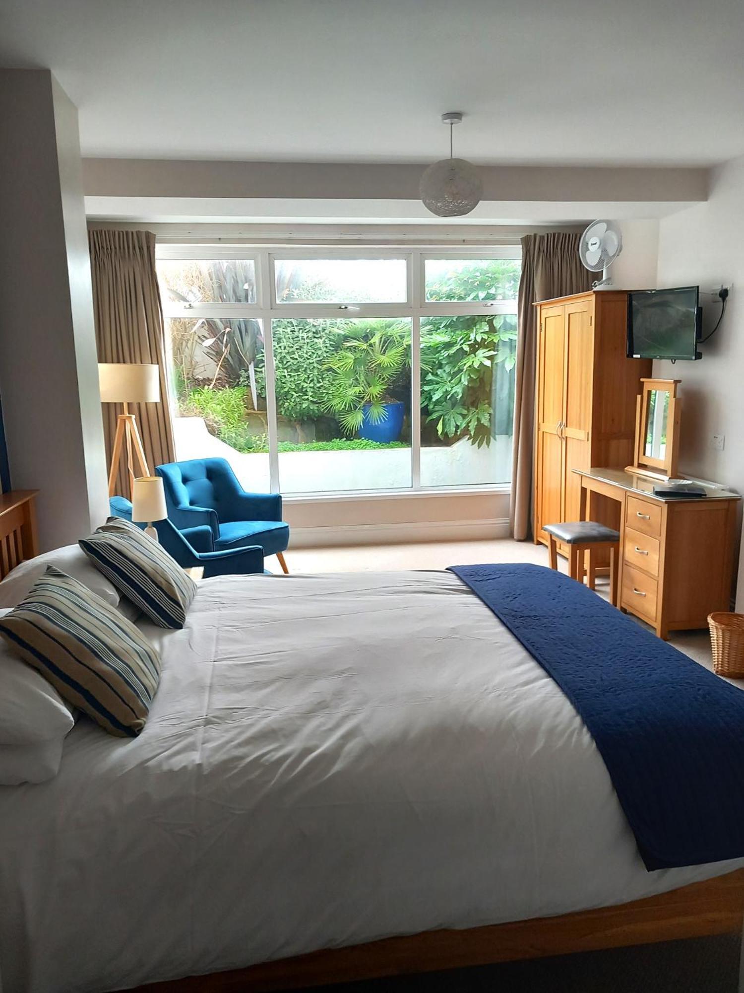 Breakers Bed And Breakfast อีสต์บอร์น ภายนอก รูปภาพ