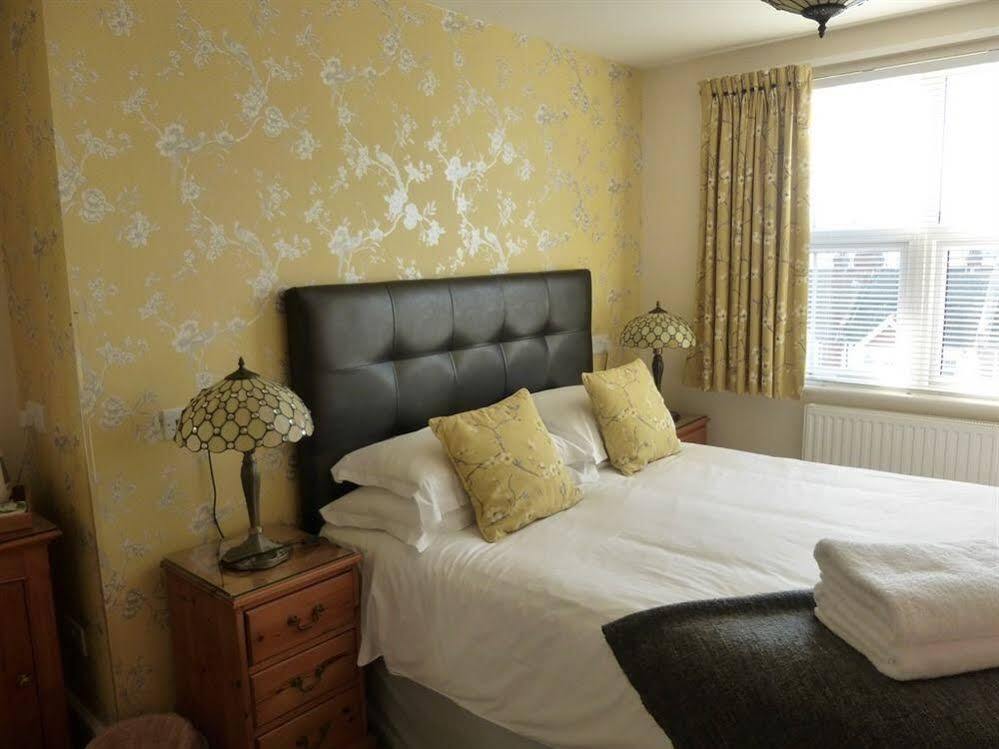 Breakers Bed And Breakfast อีสต์บอร์น ภายนอก รูปภาพ